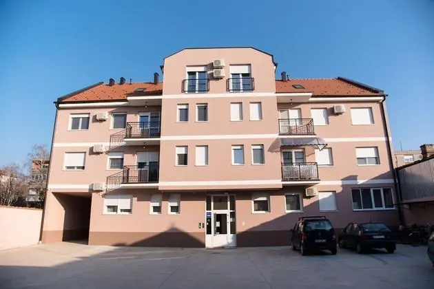 King Peter Apartments - Dış Mekan