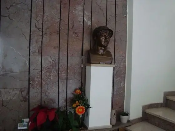 King Pyrros - İç Mekan