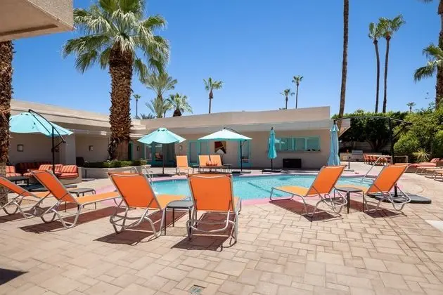 King Suite Poolside
