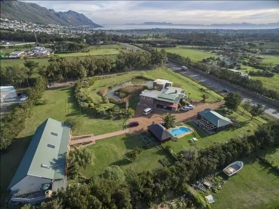 Kingfisher Hollow Exclusive Guest House