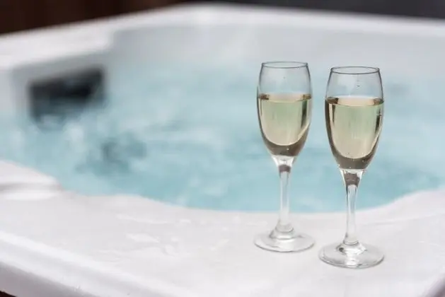 Kingfisher Lodge With Hot Tub Near Cupar, Fife - Havuz