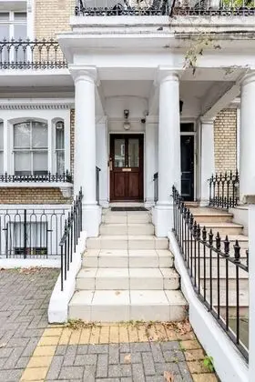 Kings Road Apartments