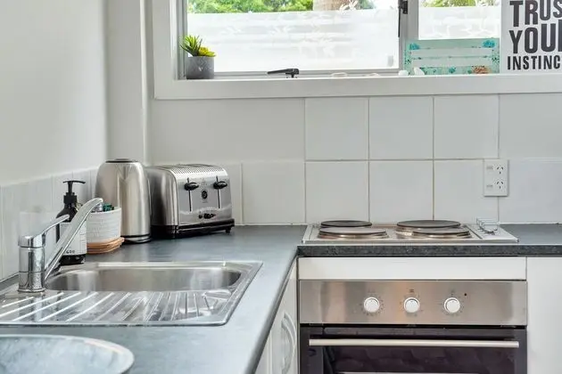 Kingsland Contemporary 2BR with Carpark - Mutfak