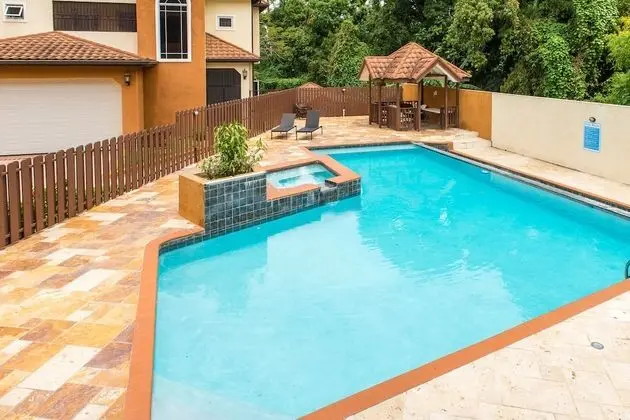 Kingston Luxury Family Retreat - Havuz