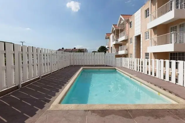 Kingston Most Centrally Located One Bdrm - Havuz