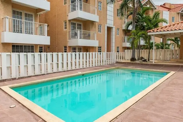 Kingston Most Centrally Located Two Bdrm - Havuz