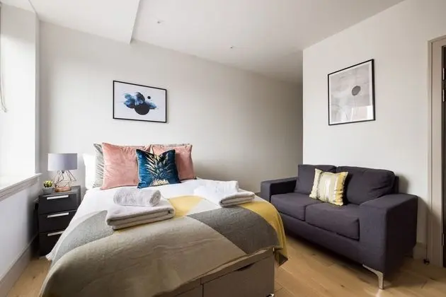 The Kingston upon Thames furnish - Oda