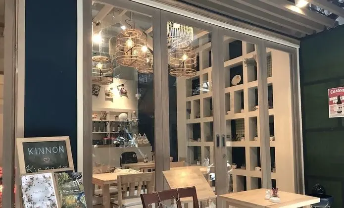 Kinnon Deluxe Hostel Coworking Cafe - Lobi