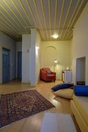 KIRIAKI GUESTHOUSE & SUITES - Lobi