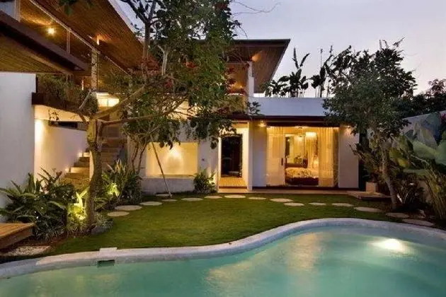 Kiss Bali