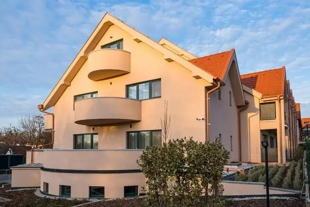 Kistücsök Food & Room - Dış Mekan