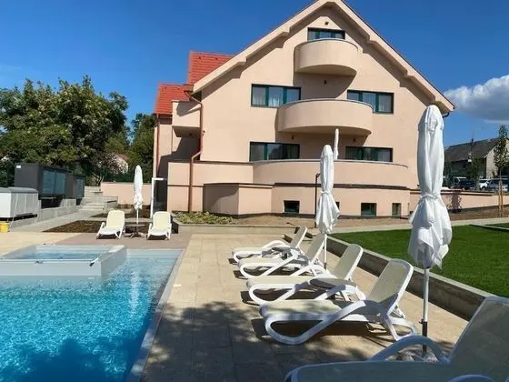 Kistücsök Food & Room - Havuz