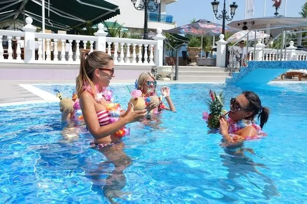Kiten Beach - Öne Çıkan Resim