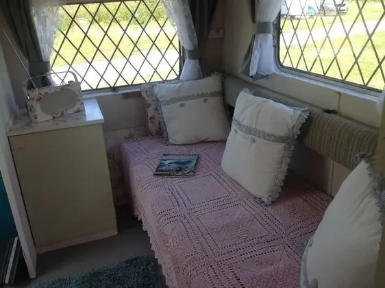 Kitty Unique 60s Caravan set in Pretty Garden - Oda