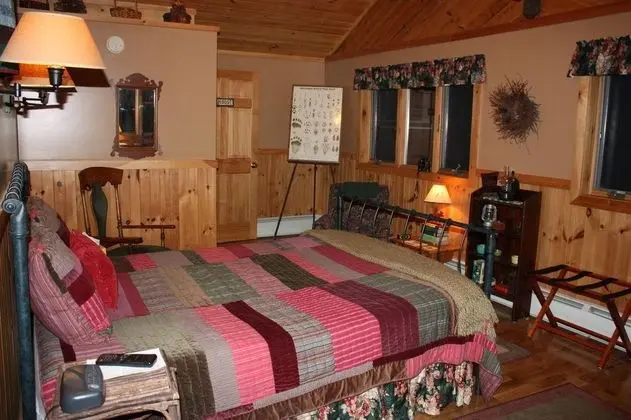 Kiwassa Lake Bed & Breakfast and Cabins