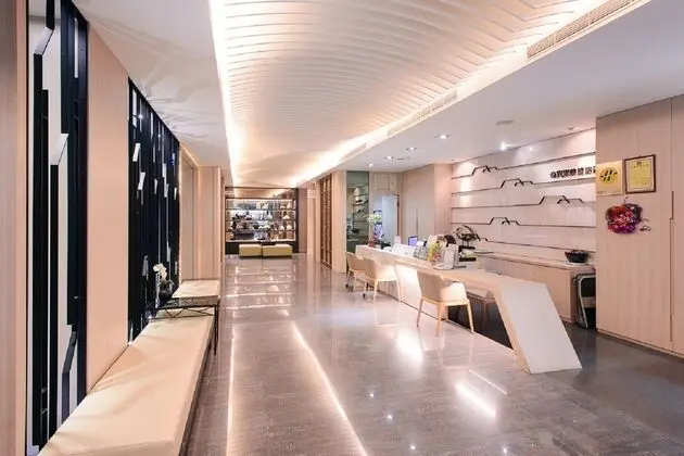 Kiwi Express Hotel-Kaohsiung Station