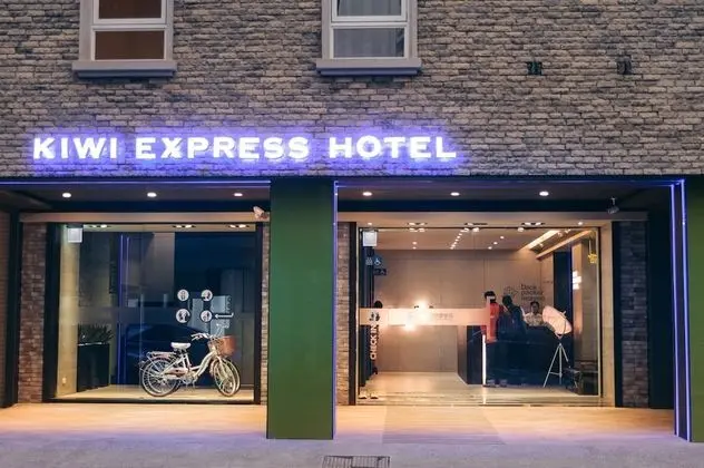 Kiwi Express Hotel - Taichung Station Branch II - Dış Mekan