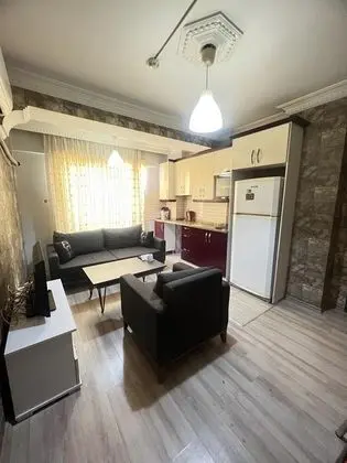 Kızıl Suit House - Genel