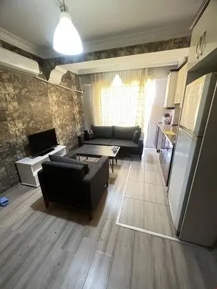 Kızıl Suit House - Genel