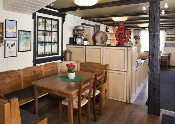 Kjøbmandsgaarden Hotel - Yerinde Yemek