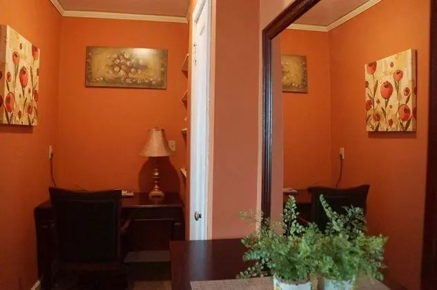 Knickerbocker on the Lake