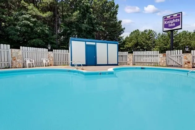 Knights Inn Atlanta West-Near Six Flags - Havuz