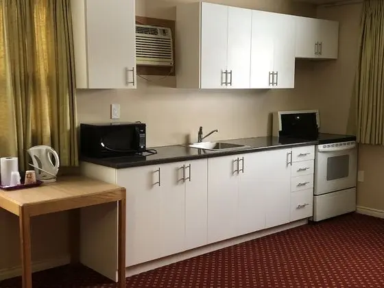 Knights Inn Cobourg - Mutfak