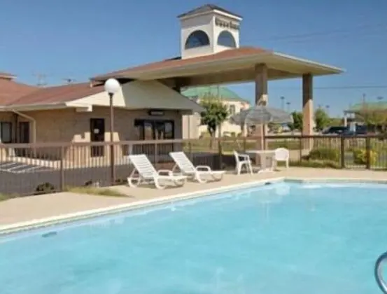 Knights Inn Franklin Courtland Area - Havuz