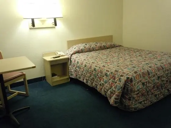 Knights Inn Grand Rapids East