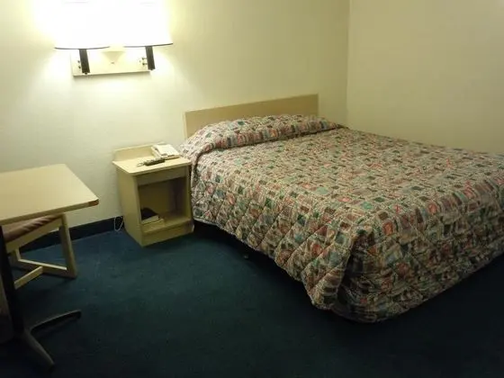 Knights Inn Grand Rapids East - Genel