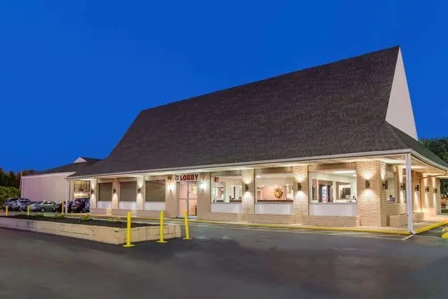Knights Inn Lebanon - Dış Mekan