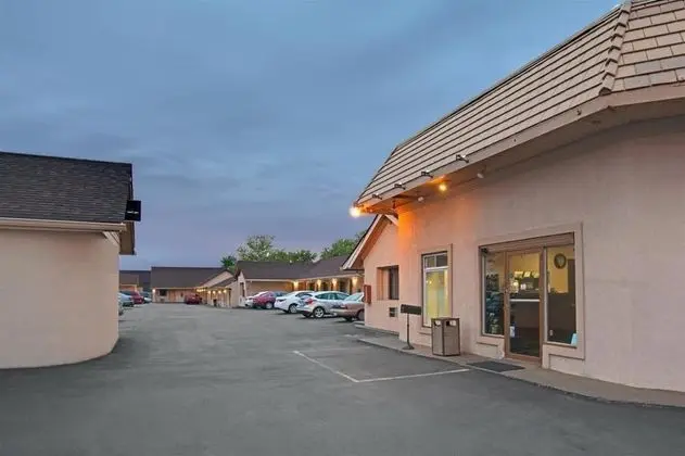 Knights Inn Pine Brook