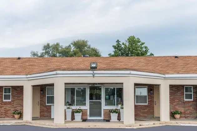 Knights Inn - Pittsfield