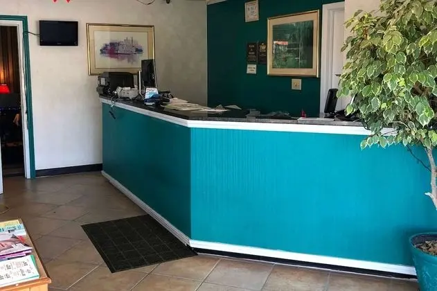 Knights Inn Selma - Lobi