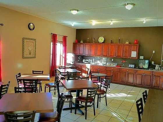 Knights Inn & Suites Near University of Richmond