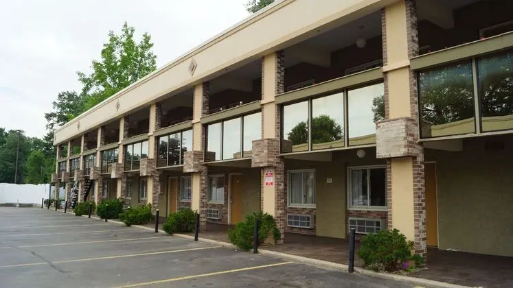 Knights Inn Traverse City - Dış Mekan