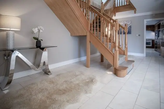 Knights Rest - 4 Bedroom - Princes Gate - Lobi