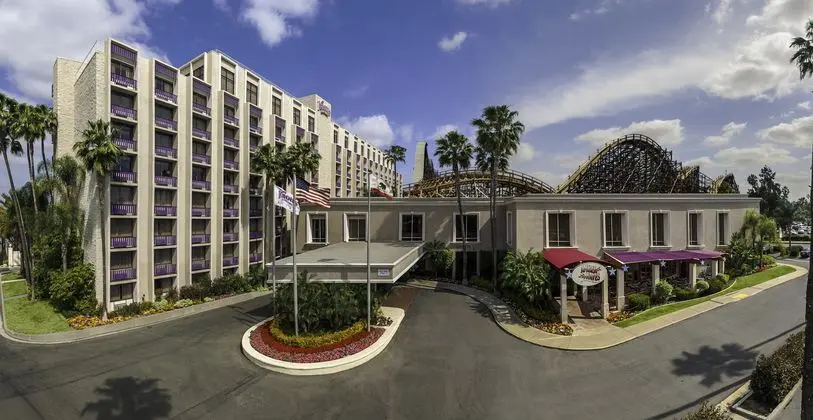 Knotts Berry Farm Hotel