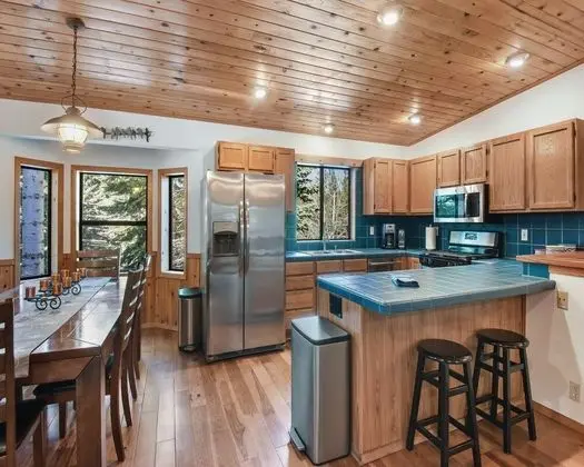 Knotty Pines Retreat - Mutfak