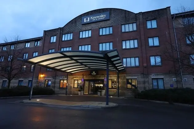 Knowsley Inn & Lounge
