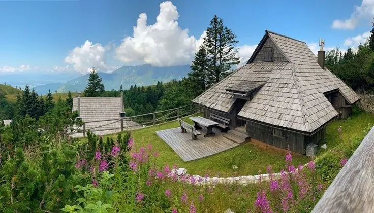 Koča Zlatorog - Velika planina - Dış Mekan