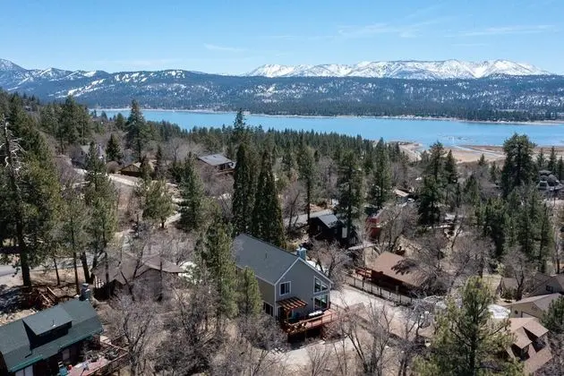 Kodiak by Avantstay Picturesque Big Bear Home w/ Modern Amenities & Large Balcony - İç Mekan