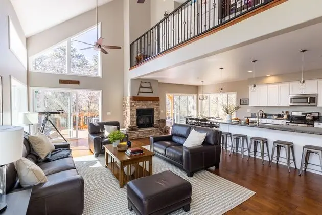 Kodiak by Avantstay Picturesque Big Bear Home w/ Modern Amenities & Large Balcony - İç Mekan