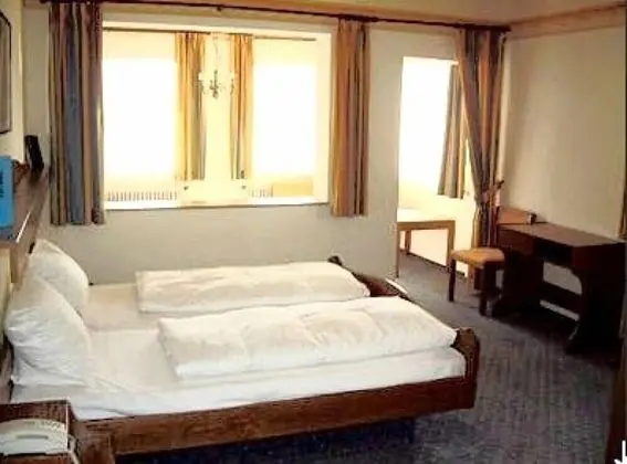 Hotel Koenigsaecker - Oda