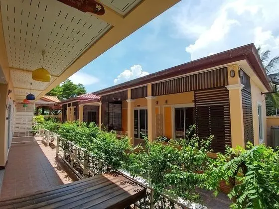 Koh Larn De Beach