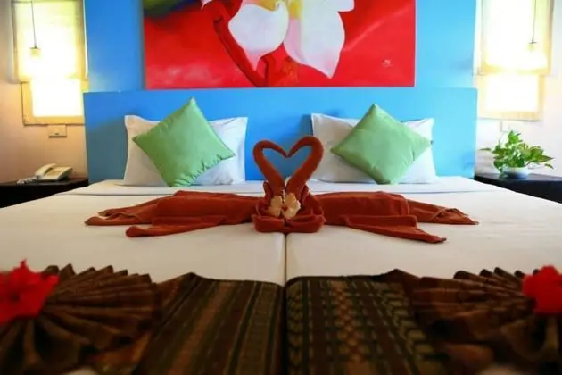 Koh Ngai Cliff Beach Resort - Oda