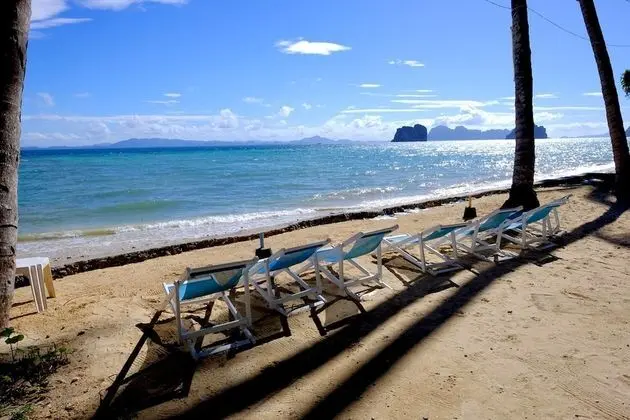 Koh Ngai Cliff Beach Resort - Plaj