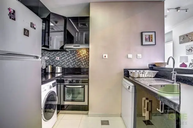 KOHH – 1BR in Botanica Tower - Mutfak