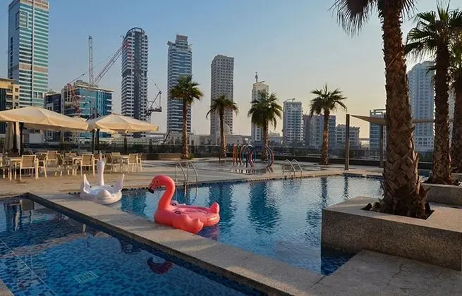 KOHH – 1BR in Sparkle Towers - Havuz