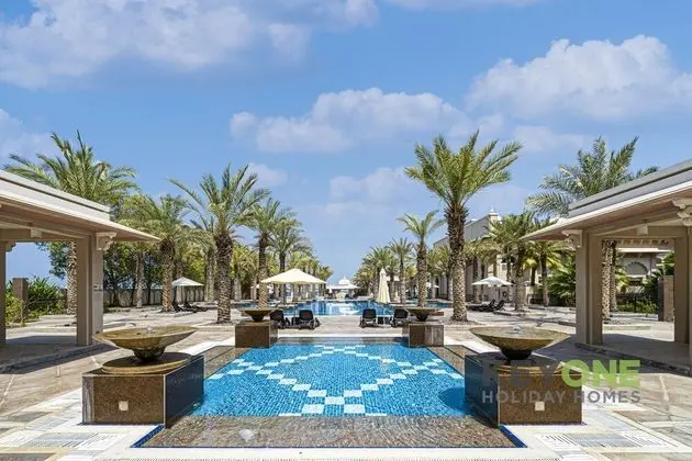 KOHH – 2BR + Maids Room in Grandeur Residences - Havuz